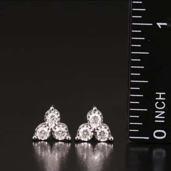 10k .38 ctw Diamond Earrings - Picture 2 of 6